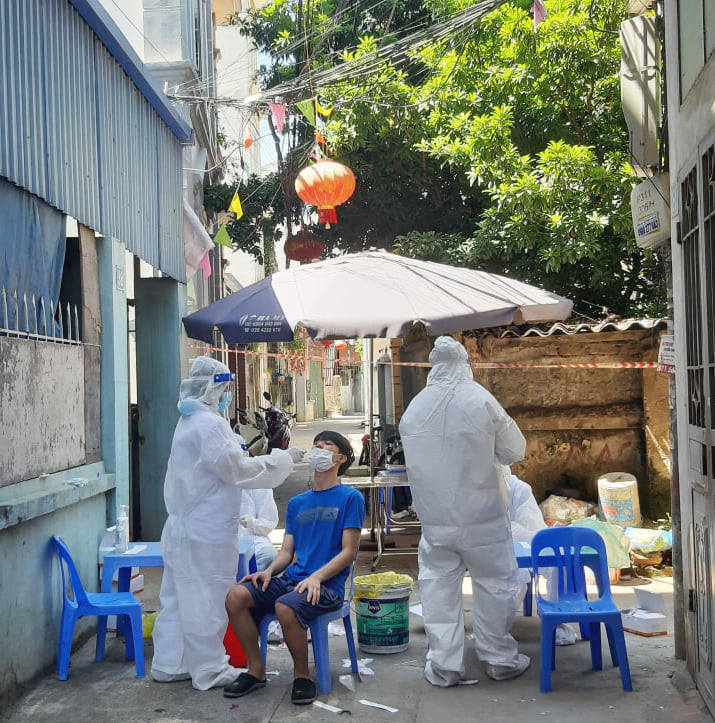 Hà Nội đang thực hiện kế hoạch xét nghiệm sáng lọc trong cộng đồng, tiêm vắc - xin diện rộng