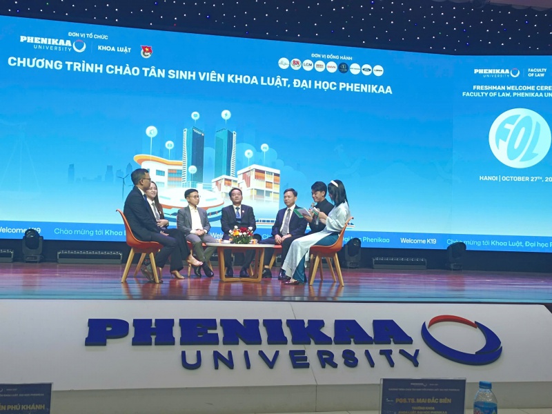 Luật sư Nguyễn Hồng Bách giao lưu cùng tân sinh viên K19 Khoa luật Đại học Phenikaa